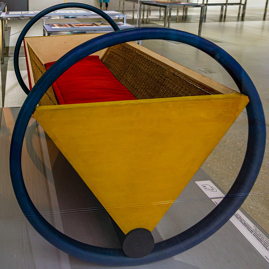 Bauhaus cradle, Peter Keler