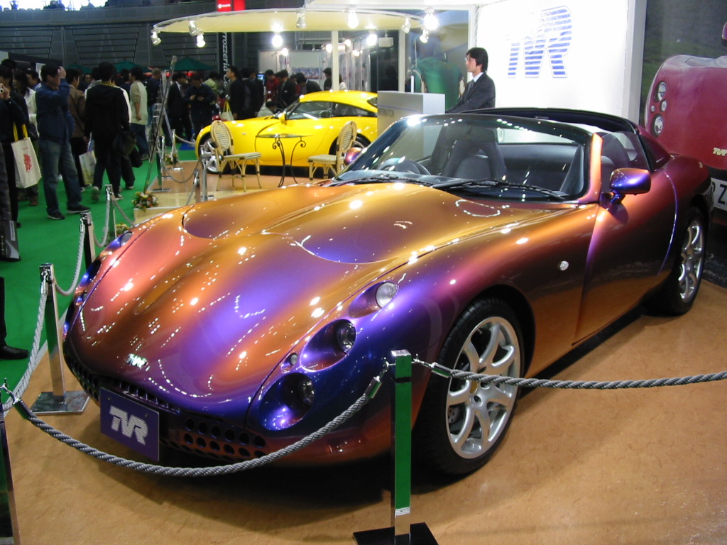 TVR Tuscan Speed Six car in Japan which is painted with a ChromaFlair interference pigment, marketed in Japan as Maziora.